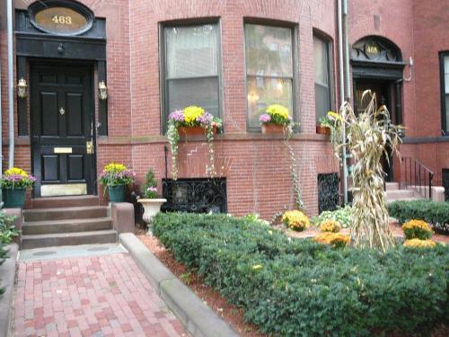 Hostal 463 Beacon Street Guest House