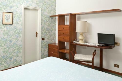 Hostal Hotel Marchi