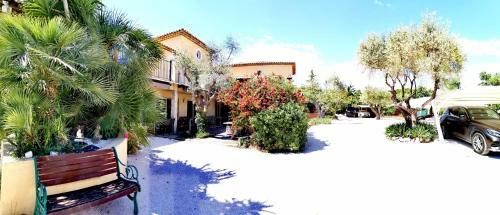 Bed & Breakfast Chambres D'h�tes "bastide De La Brague"