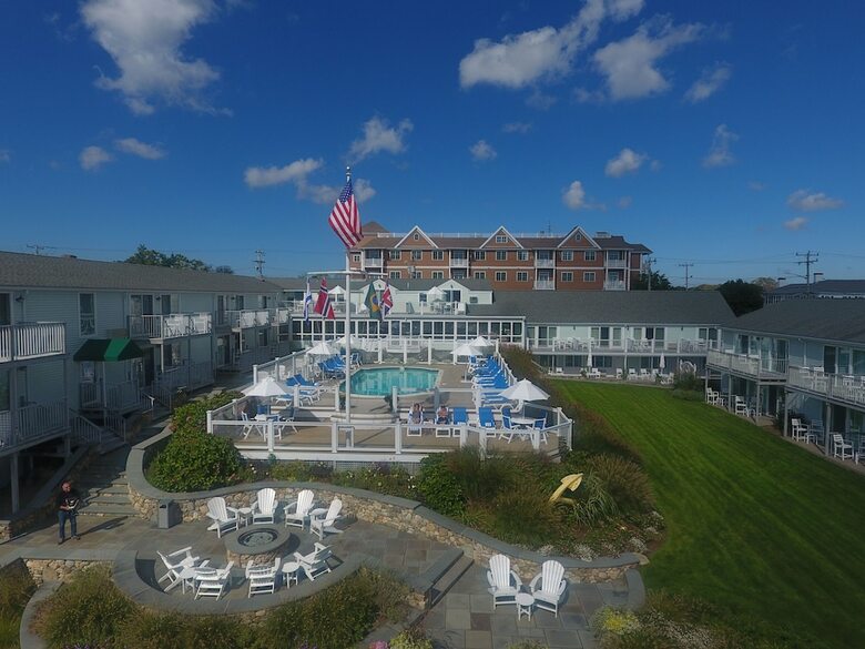 Hotel Anchor In Distinctive Waterfront Lodging