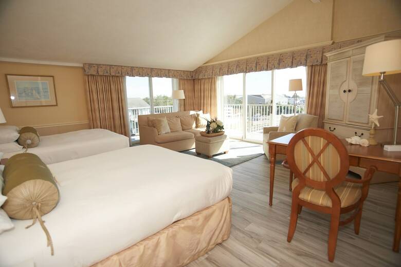 Hotel Anchor In Distinctive Waterfront Lodging