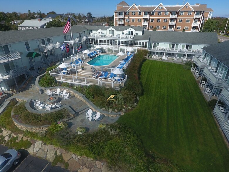 Hotel Anchor In Distinctive Waterfront Lodging