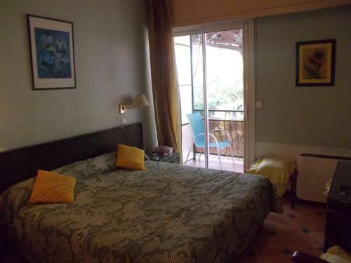 Hotel H�tel Les Aliz�s
