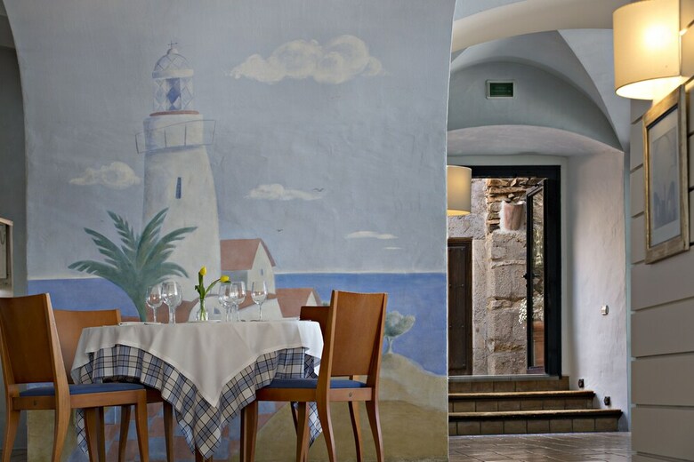 El Far Hotel Restaurant