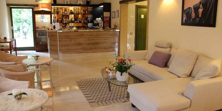 Albaruja Hotel