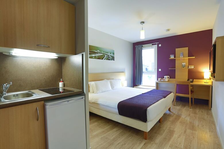 Hotel Comfort Suites Lyon Est Eurexpo