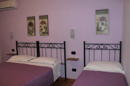 Hostal Piccola Perla Guest House
