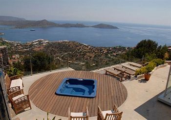 Adrakos Apartments