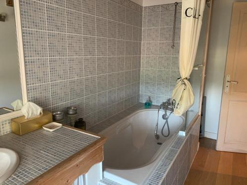 Hostal Le Chateau De Failloux