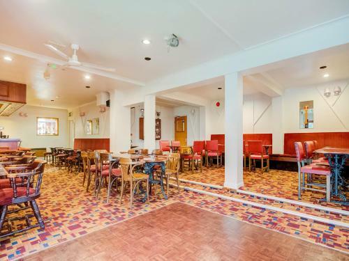 Godolphin Arms Hotel