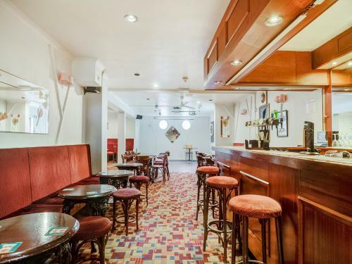 Godolphin Arms Hotel