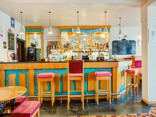 Godolphin Arms Hotel