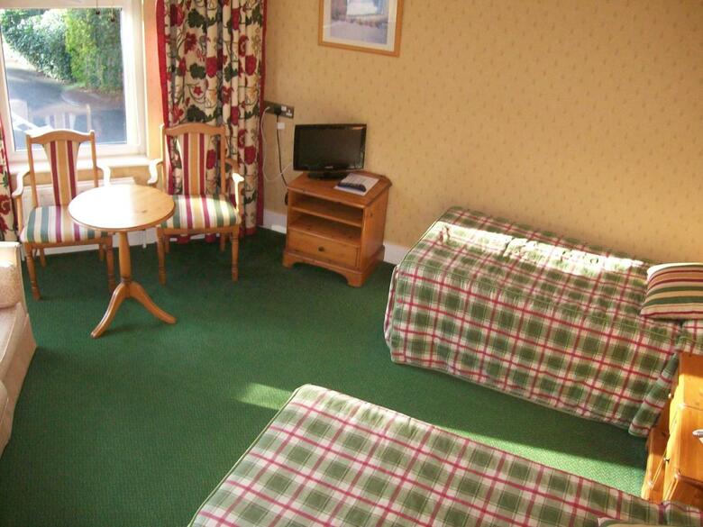 Elstead Hotel