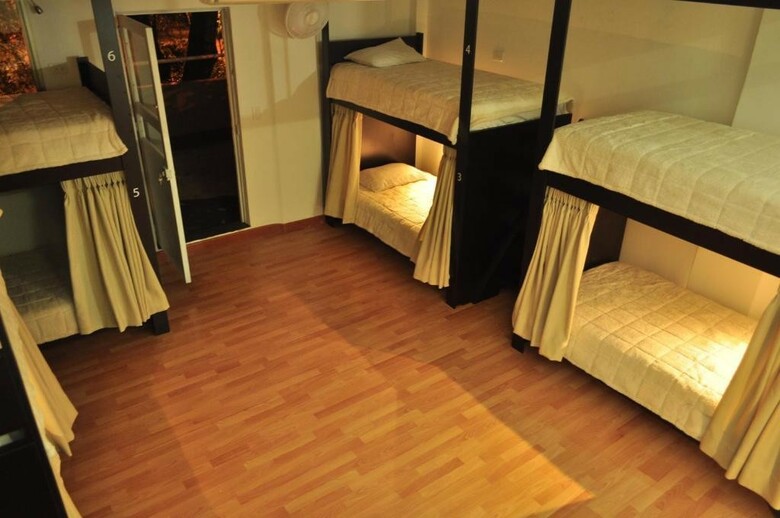 Hostal Lleras Calle 8