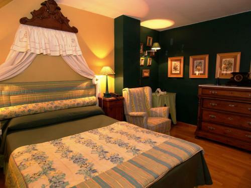 Hotel Almud (.)