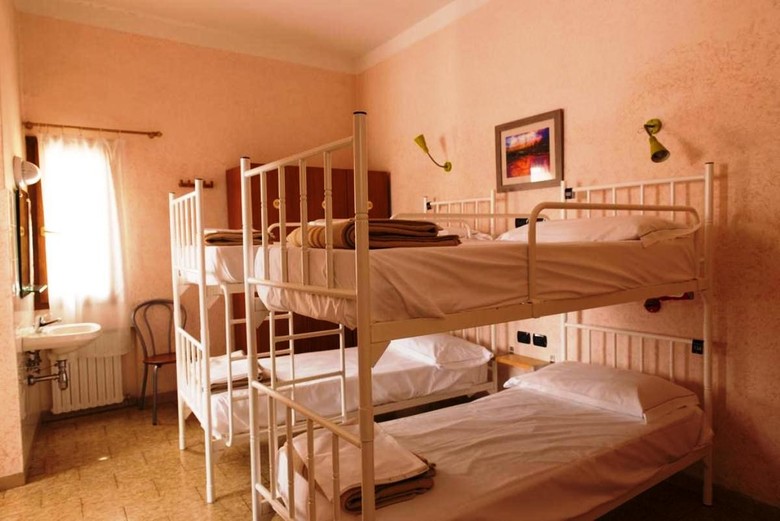 Archi Rossi Hostel