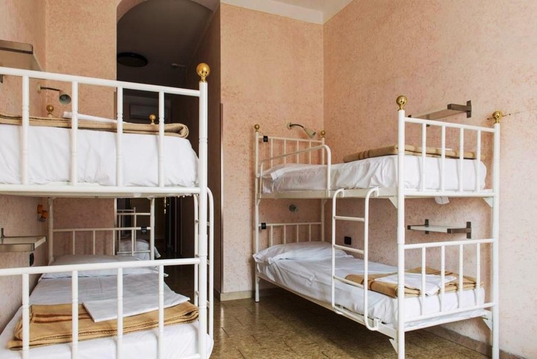 Archi Rossi Hostel