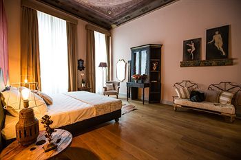 Hotel Soprarno Suites