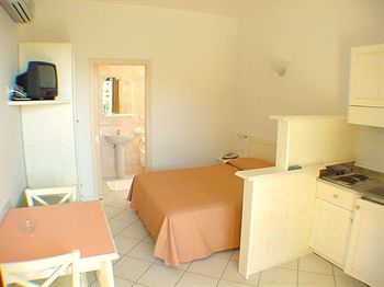 Hotel Palm Village