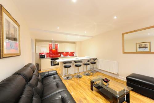 Apartamentos Edinburgh City Suites