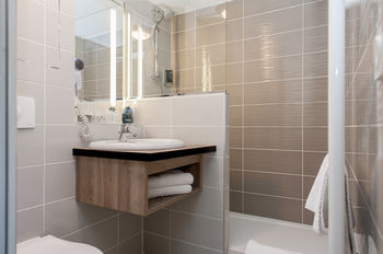 Brit Hotel Avignon Sud