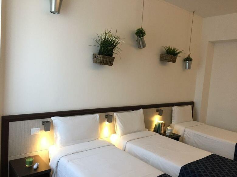 Esco Hotel