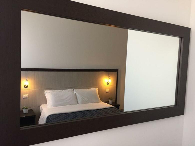 Esco Hotel