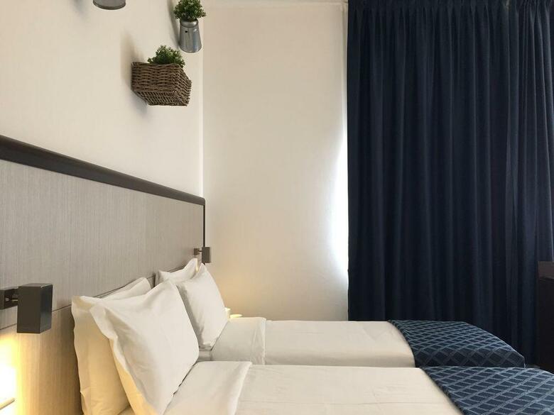 Esco Hotel