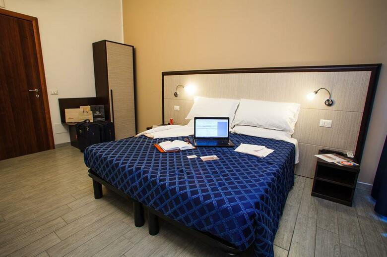Esco Hotel