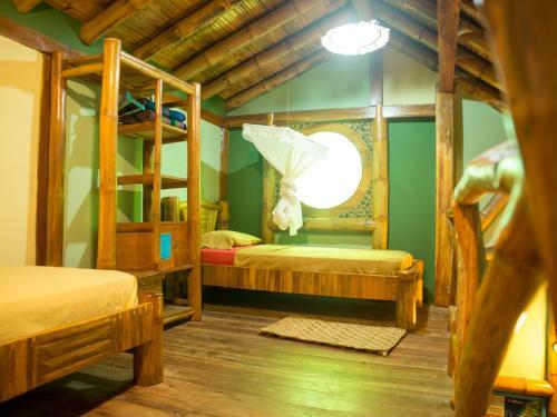 Hostal Balsa Surf Camp