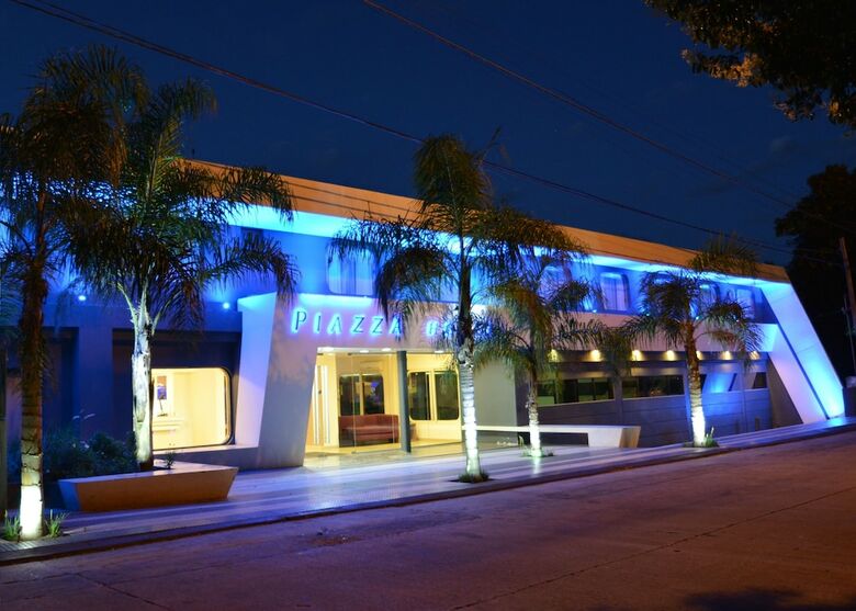 Piazza Hotel