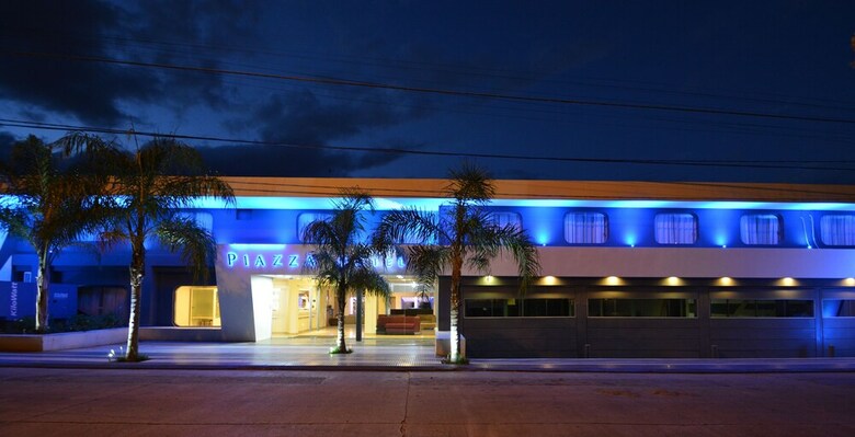 Piazza Hotel