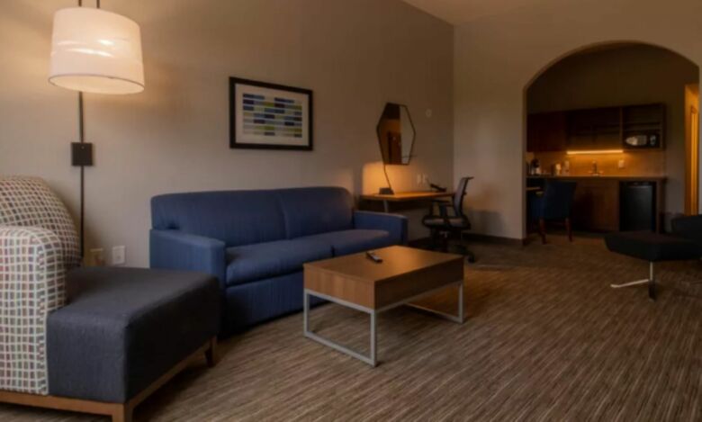 Holiday Inn Express Hotel & Suites Mankato East