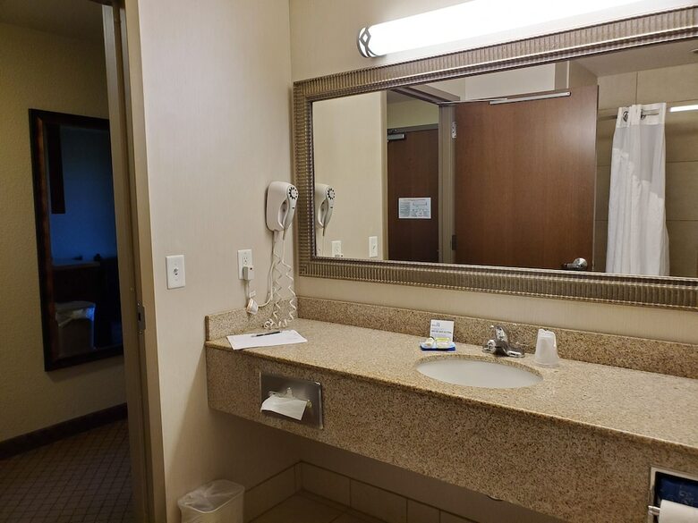 Holiday Inn Express Hotel & Suites Mankato East