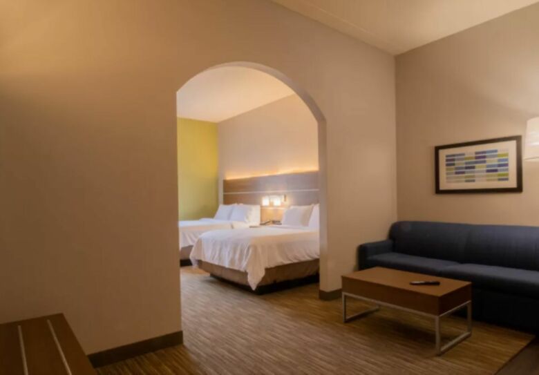 Holiday Inn Express Hotel & Suites Mankato East