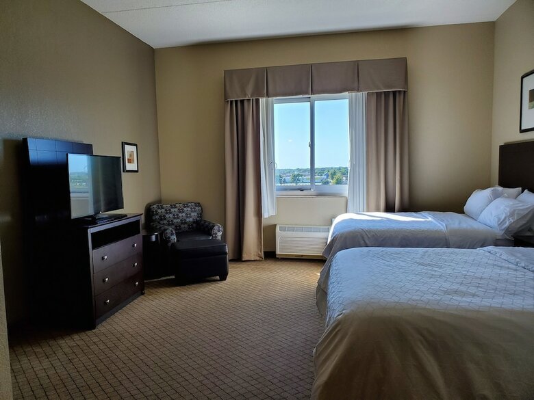 Holiday Inn Express Hotel & Suites Mankato East