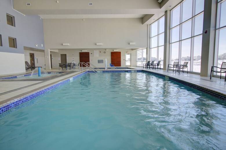 Holiday Inn Express Hotel & Suites Mankato East