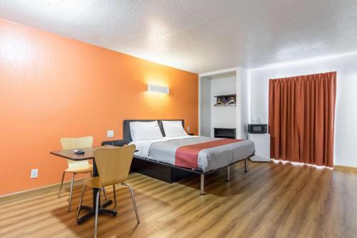 Motel American Inn & Suites