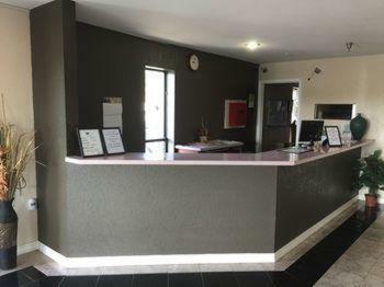Hotel Express Inn & Suites Junction City