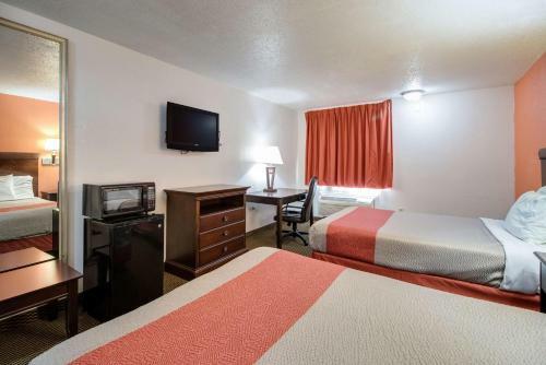 Hotel Marion Airport Inn & Suites
