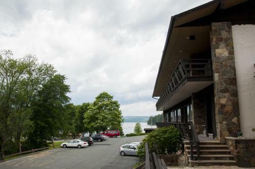 Hotel Dunham's Bay Resort