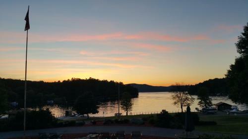 Hotel Dunham's Bay Resort
