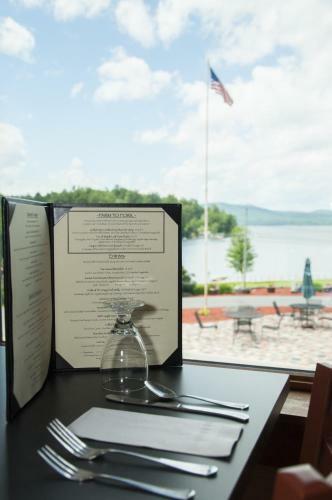 Hotel Dunham's Bay Resort