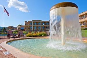 Hotel Holiday Inn Resort Lake George Turf