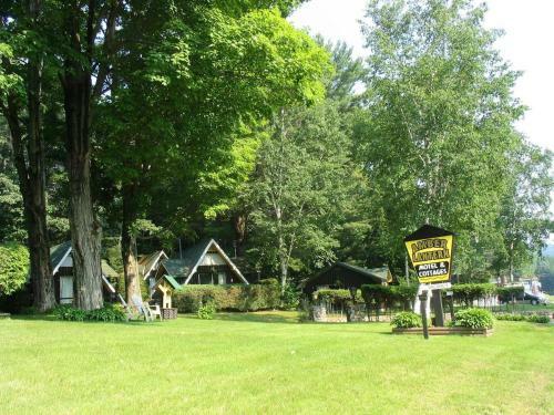 Amber Lantern Duplex Cottage