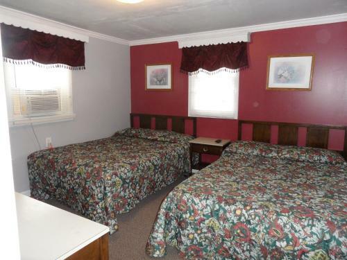 Lodge Seven Dwarfs Motel & Cabins