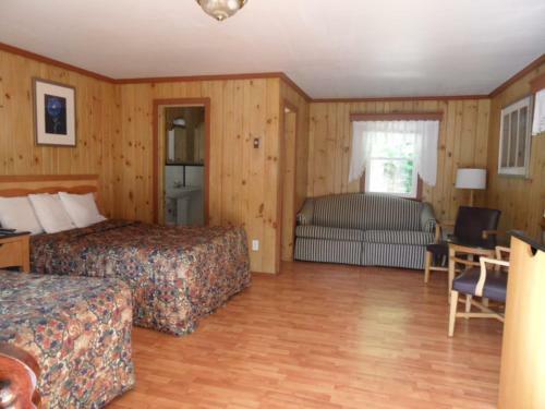 Lodge Seven Dwarfs Motel & Cabins