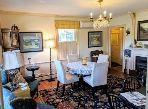 Bed & Breakfast Inns At Blackberry Common