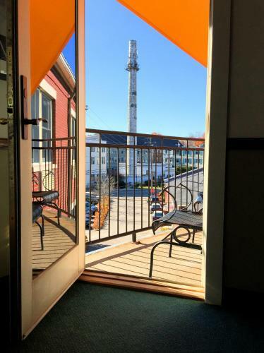 Camden Riverhouse Hotel And Inn