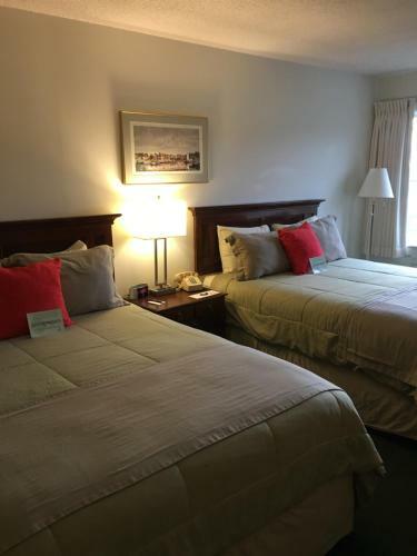 Camden Riverhouse Hotel And Inn